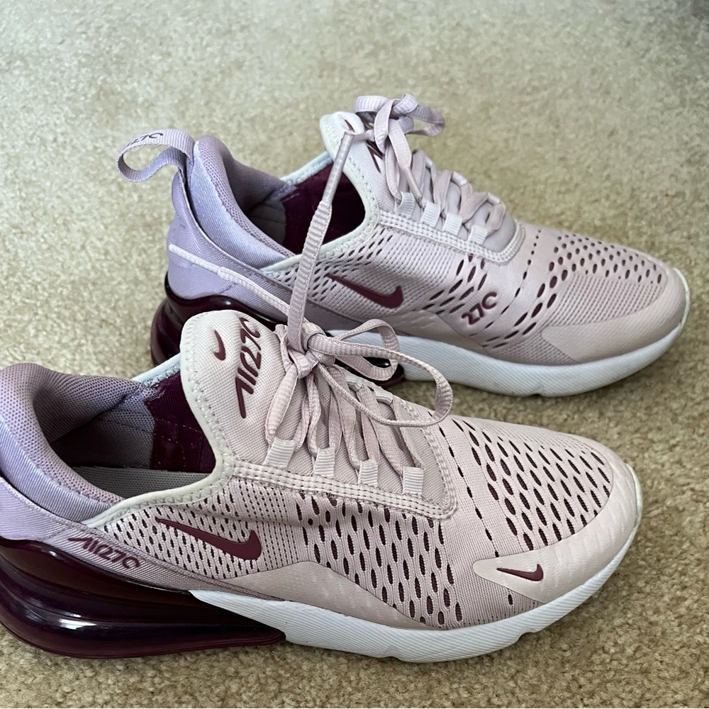 Womens Nike Air Max 270 Tennis Shoe. Size 8.5, Great Condition
